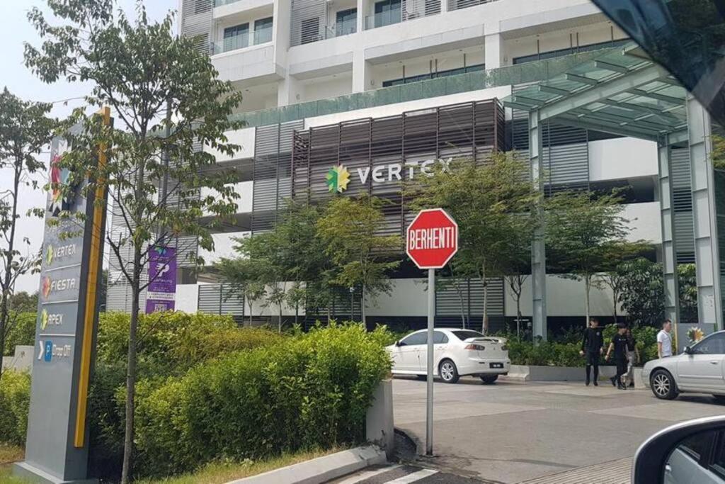 Cybersquare Lakeview With Netflix And Disney Hotstar 사이버자야 외부 사진